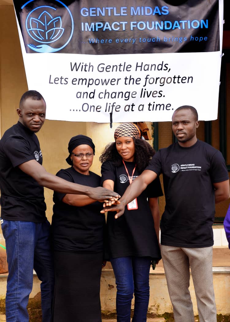 Volunteers supporting the elderly women food support outreach